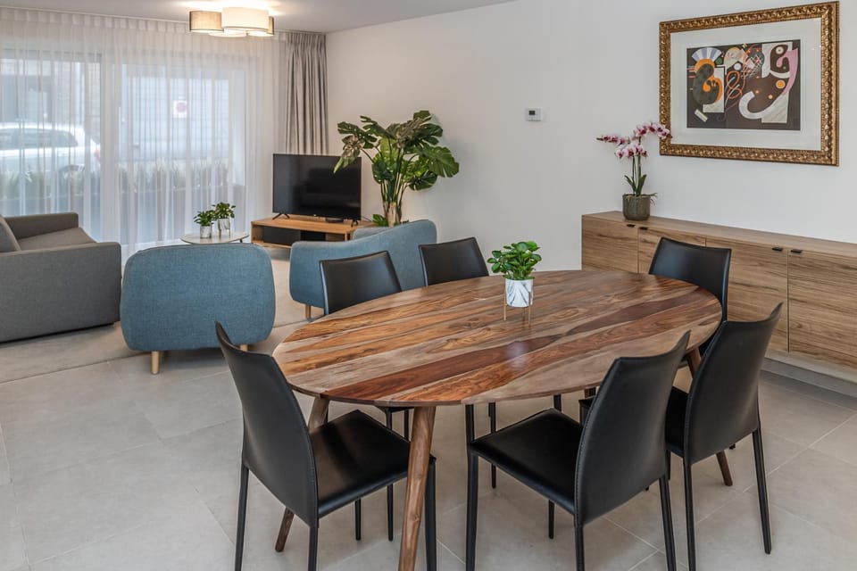 Living room, Seating area, Dining area