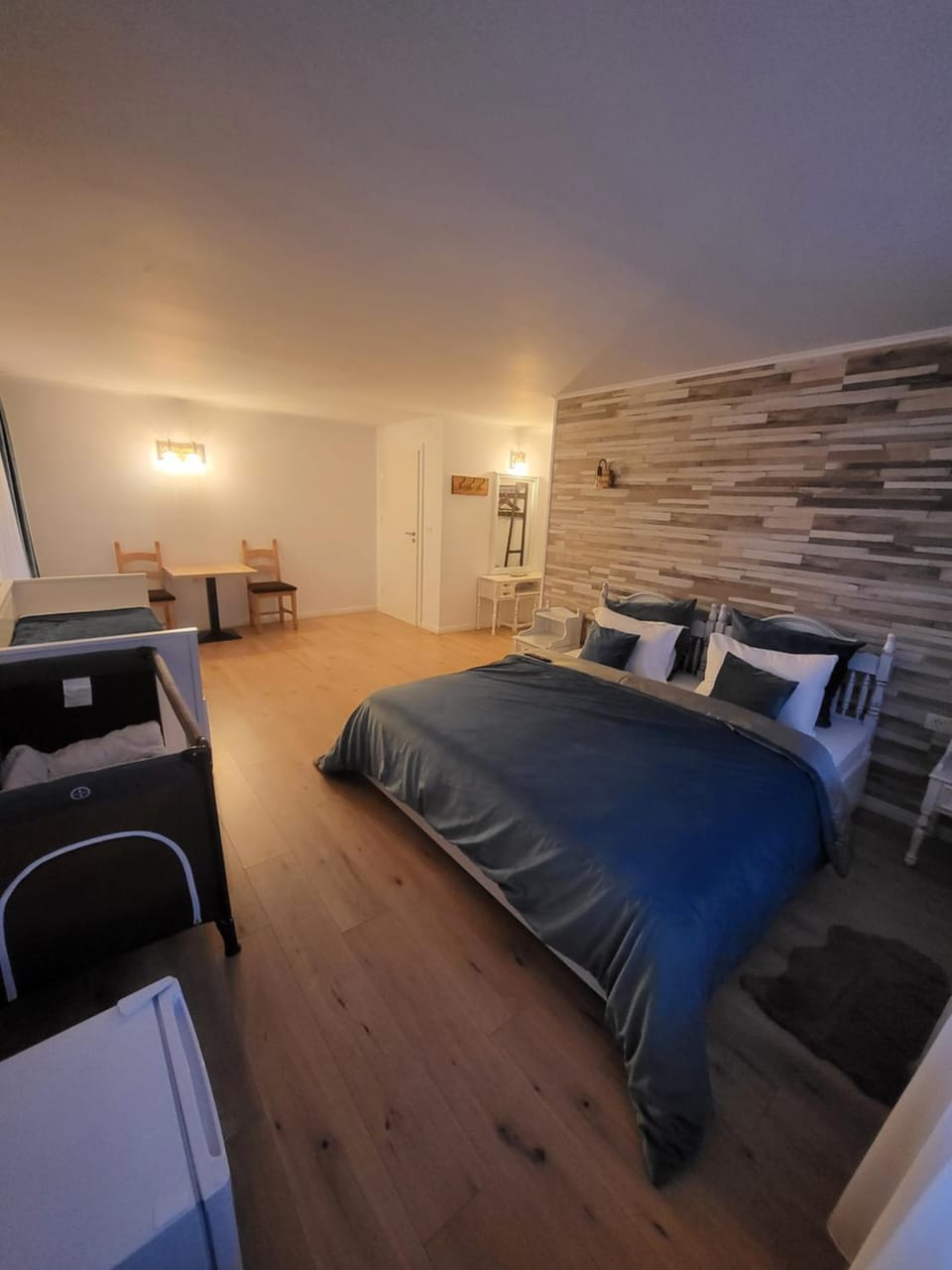Photo of the whole room