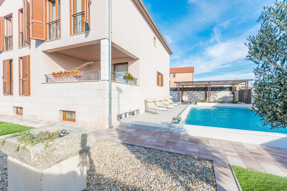 Property building, Swimming pool
