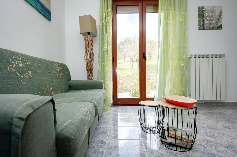 Living room, Seating area, internet