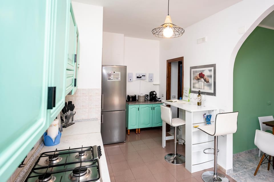 Kitchen or kitchenette, Food, stove, kitchen