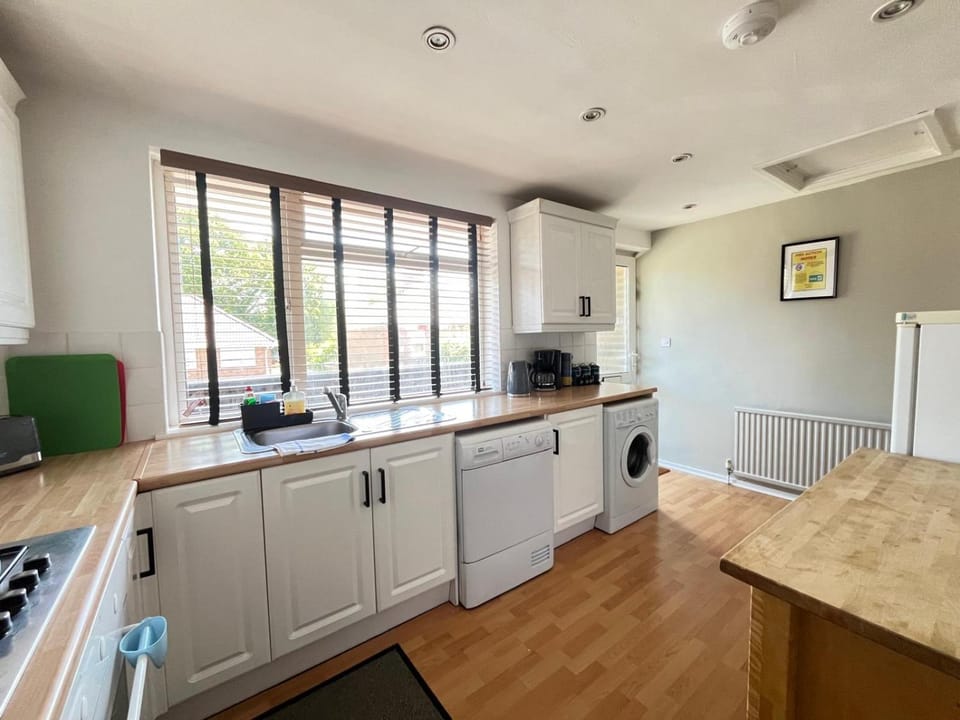 Kitchen or kitchenette, oven, stove, toaster