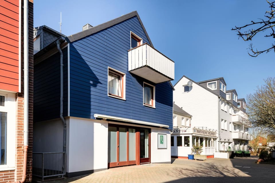 Property building, Location