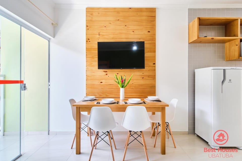 Communal lounge/ TV room, TV and multimedia, Dining area