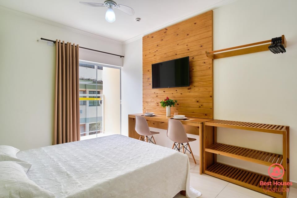 Communal lounge/ TV room, Bed, TV and multimedia, Bedroom