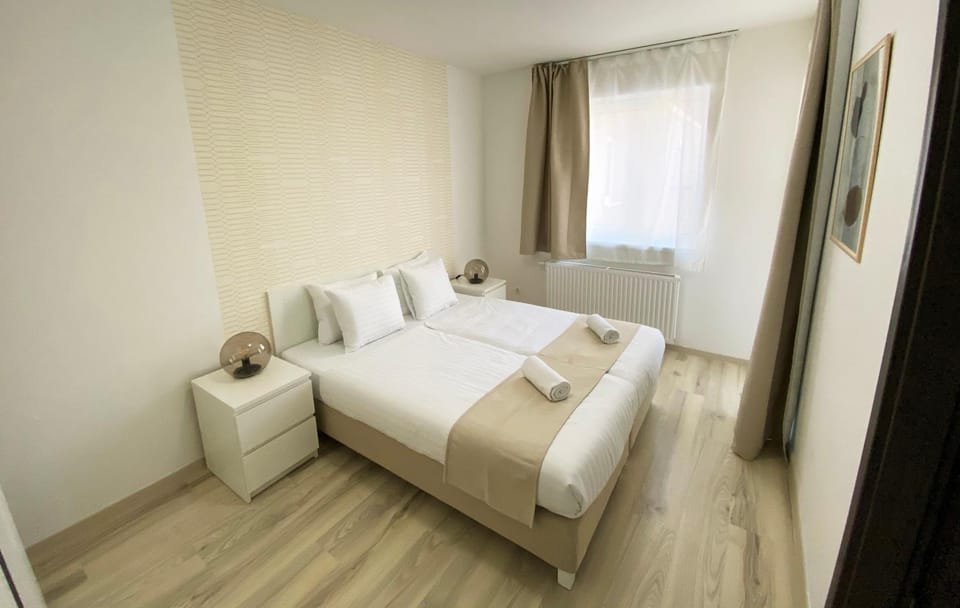 Day, Summer, Bedroom, Quiet street view, internet, soundproof, wardrobe