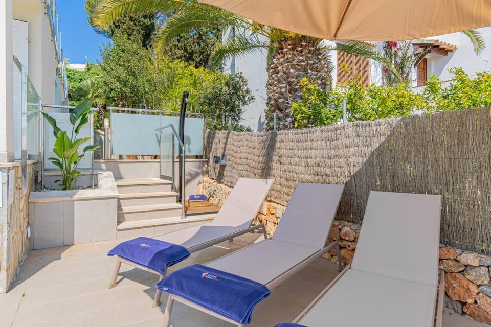 Day, Natural landscape, Balcony/Terrace, Seating area, sunbed