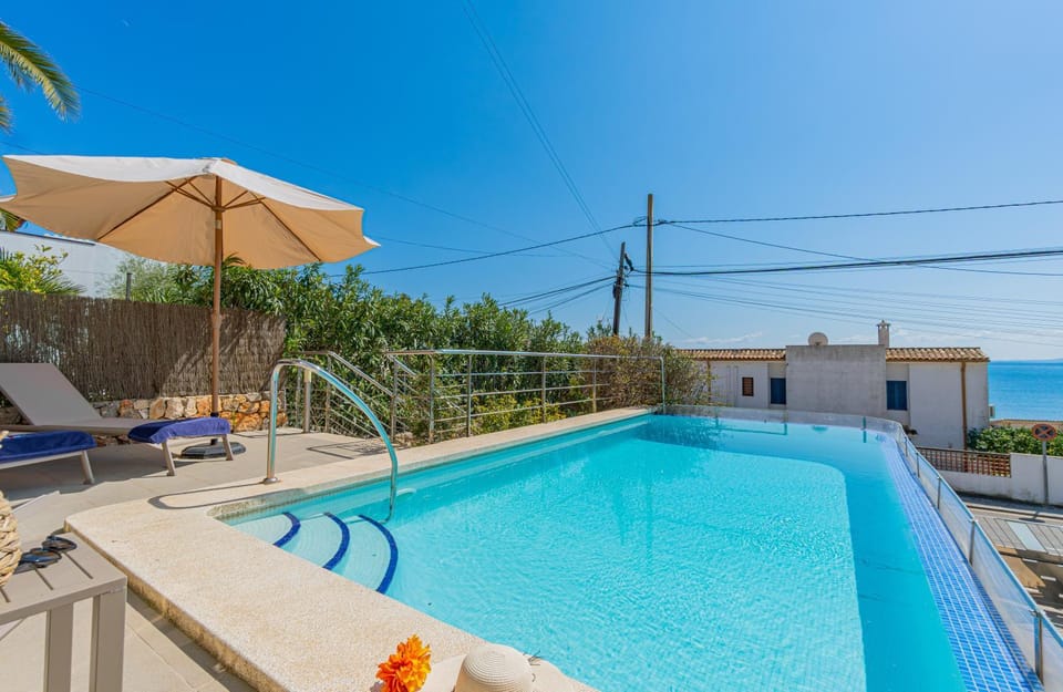 Patio, Day, Pool view, Swimming pool, sunbed