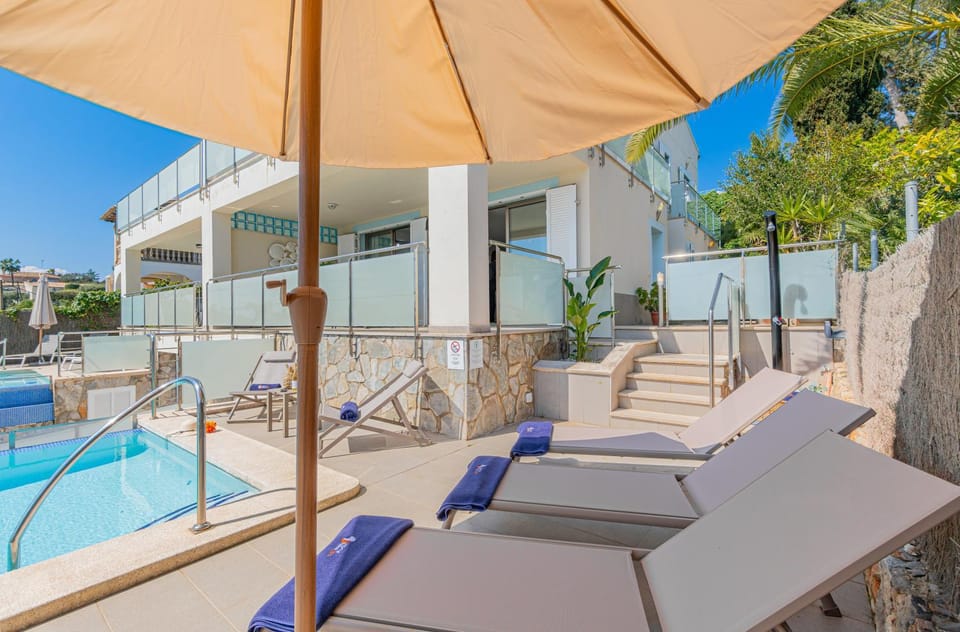 Property building, Patio, Day, View (from property/room), Balcony/Terrace, Pool view, Swimming pool, sunbed