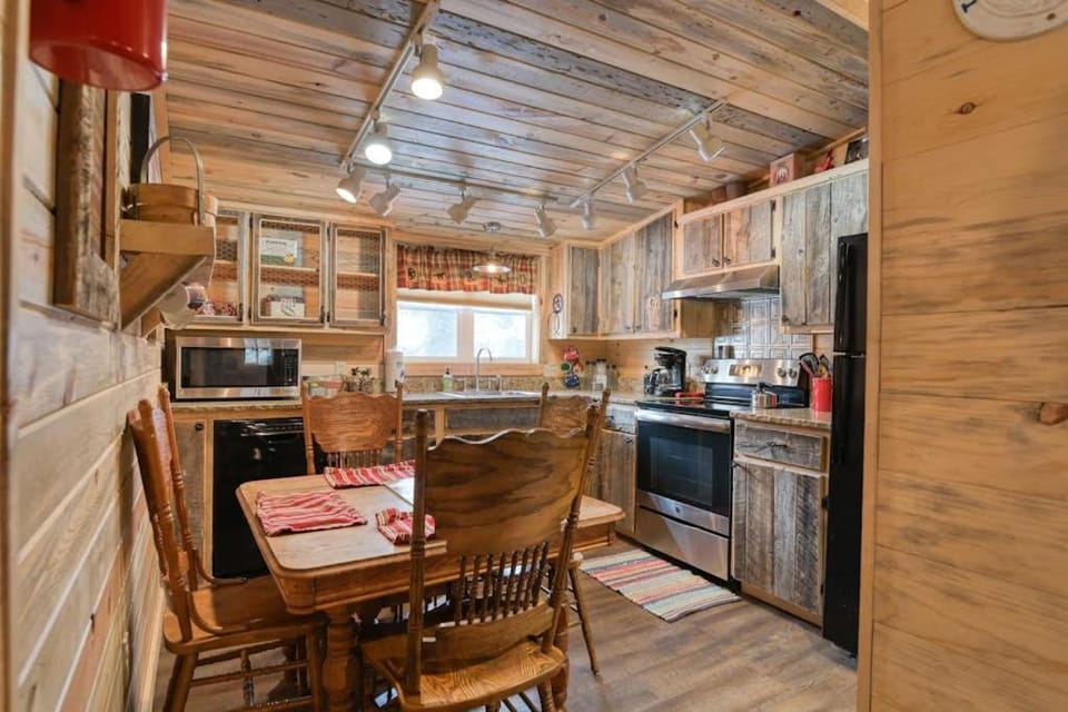 Return to Lonesome Dove House in South Fork