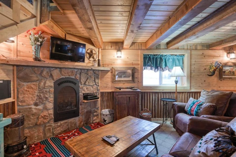 Return to Lonesome Dove House in South Fork