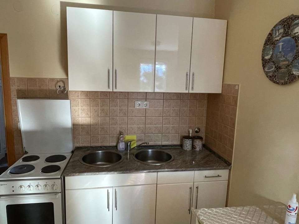 Yellow House Apartment in Zlatibor