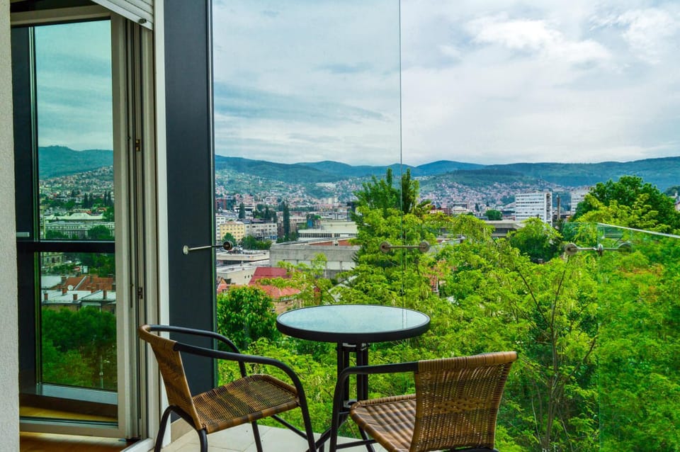 Balcony/Terrace, City view