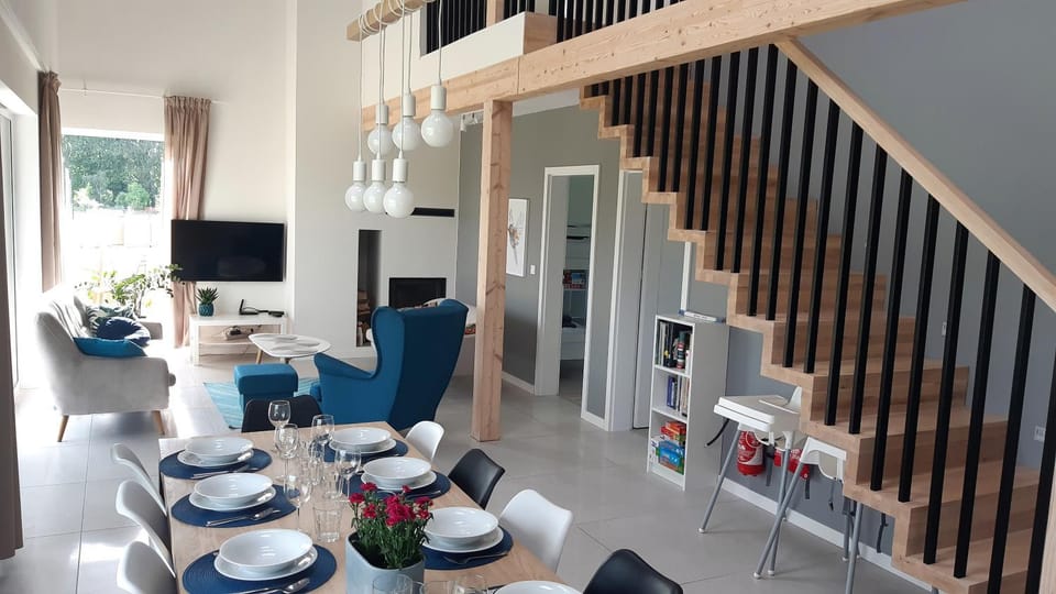 Communal lounge/ TV room, Seating area, Dining area