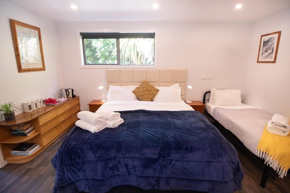 Custom Cabin - In Town - Hot Tub Cabin in Queenstown