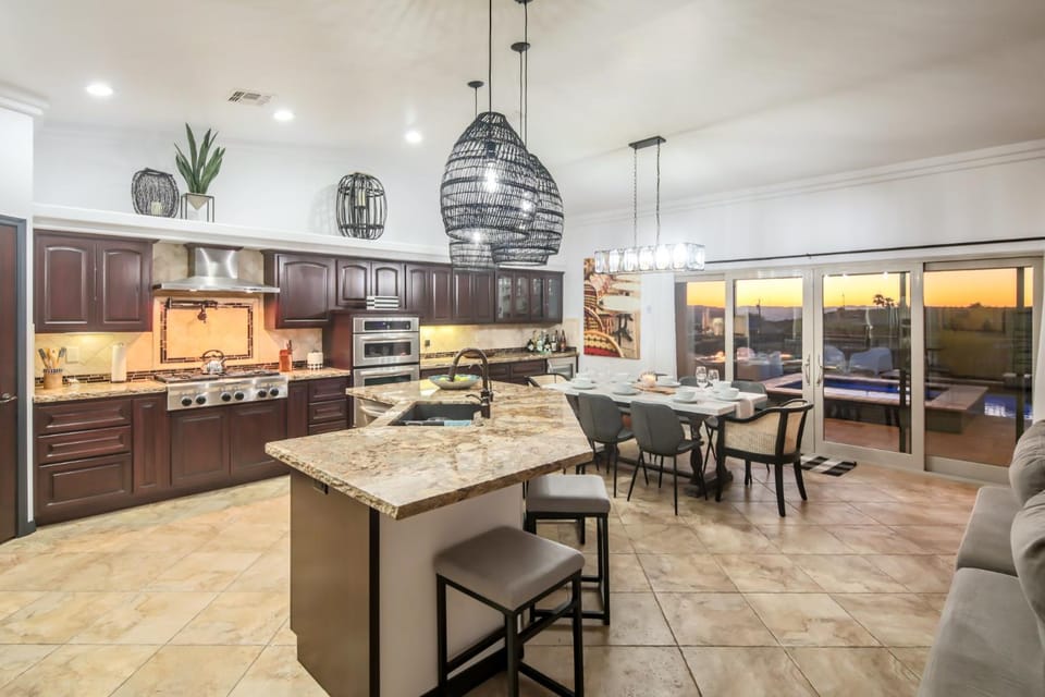 VIEWS! Luxury Lake Home W/ Pool, Spa & Fire Pit! House in Lake Havasu City
