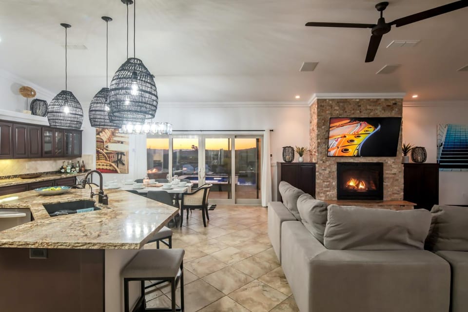 VIEWS! Luxury Lake Home W/ Pool, Spa & Fire Pit! House in Lake Havasu City