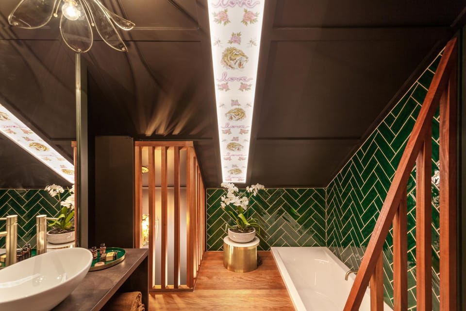 Bathroom, Decorative detail