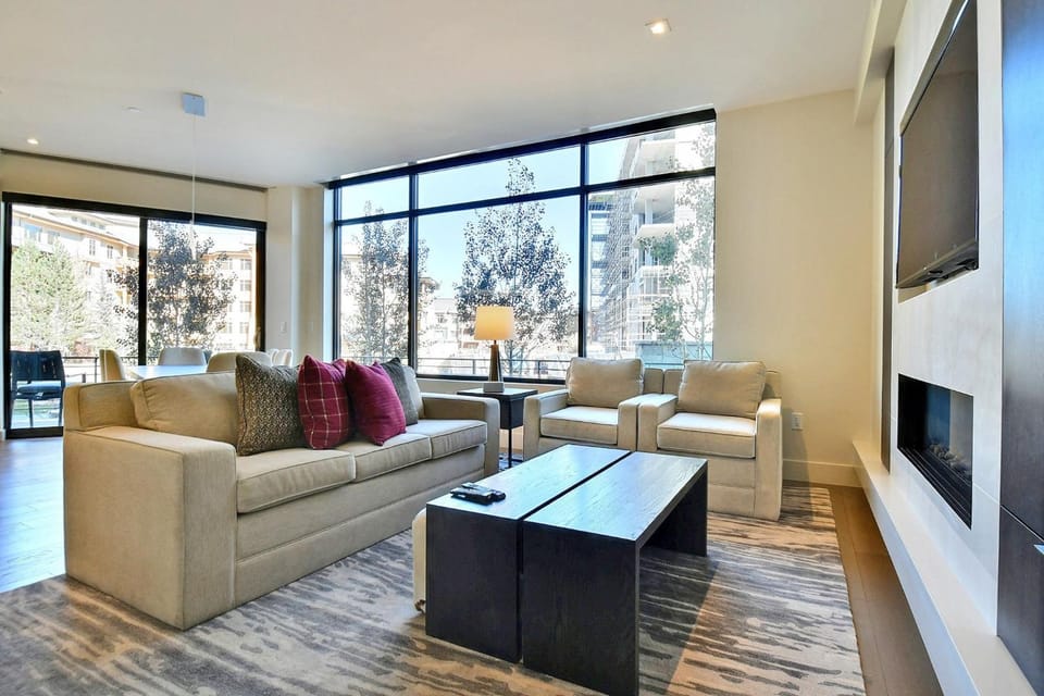 Modern Ski In Out 2 BR in Canyons Village Apartment in Wasatch County