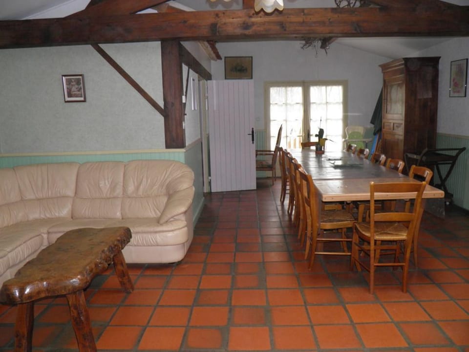 Gîte de caractère avec étang privé, jardin clos et cheminée, parfait pour les familles - FR-1-426-121 House in Pays de la Loire