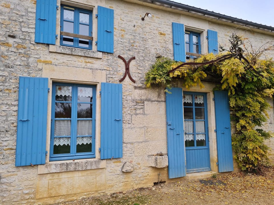 Maison de charme avec WiFi au cœur du Marais Poitevin, jardin clos, barque et vélos, 4 chambres - FR-1-426-146 House in Pays de la Loire