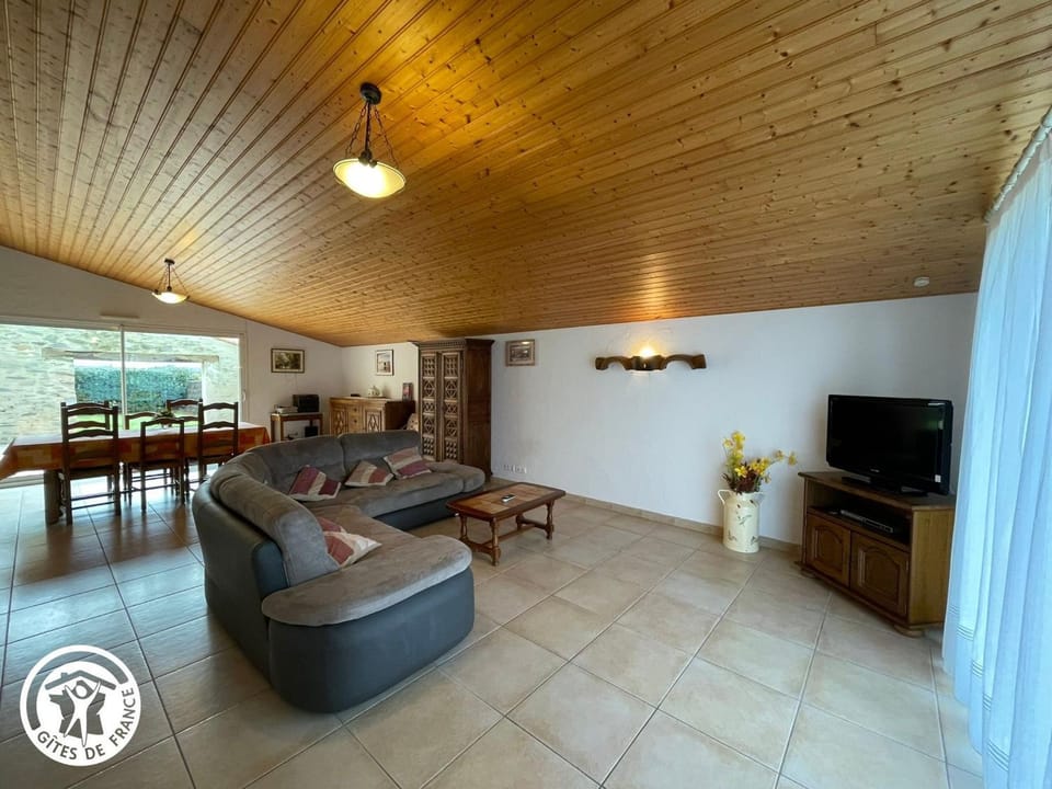 Charmante grange rénovée avec grand terrain, Wi-Fi, barbecue, proche ferme et nature - FR-1-426-131 House in Pays de la Loire