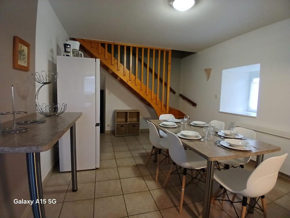 Maison ancienne rénovée avec terrasses, jusqu'à 6 personnes, La Gaubretière - FR-1-426-154 House in Pays de la Loire