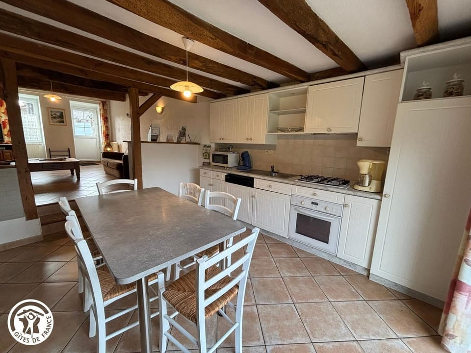 Charmante maison ancienne rénovée avec jardin privé, 5 couchages - FR-1-426-171 House in Pays de la Loire