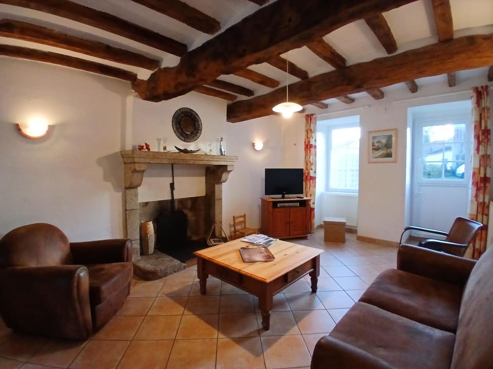 Charmante maison ancienne rénovée avec jardin privé, 5 couchages - FR-1-426-171 House in Pays de la Loire