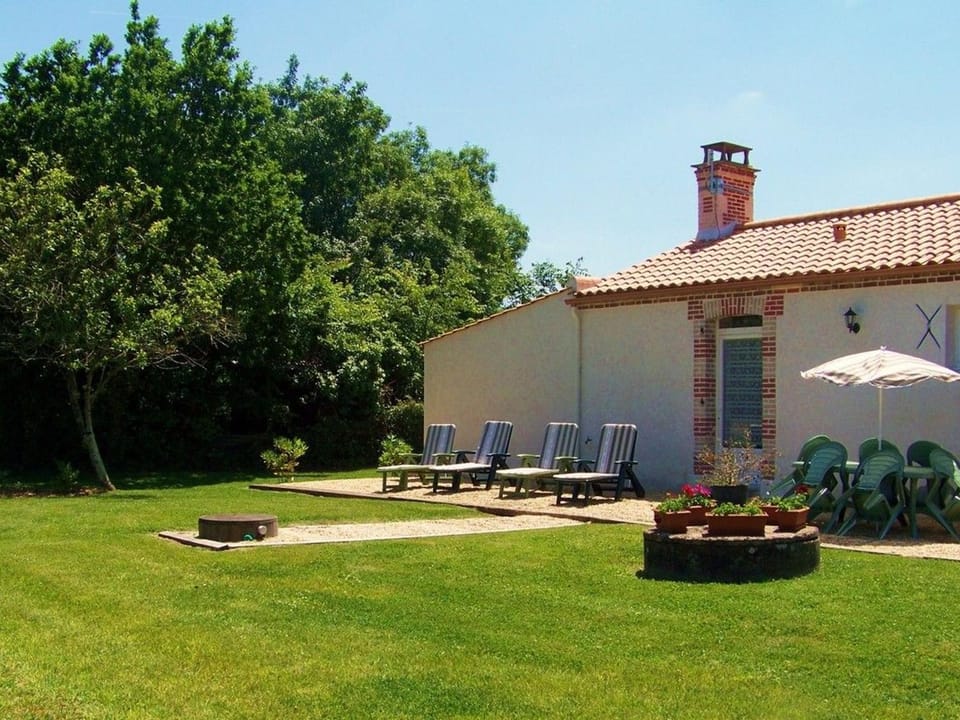 Gîte traditionnel rénové avec jardin clos et Wi-Fi, 3 chambres, proche de La Garnache, Vendée. - FR-1-426-195 House in Pays de la Loire