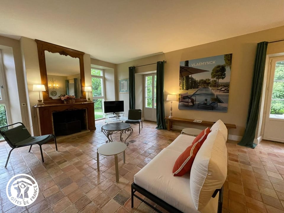 Maison rénovée avec piscine et grand jardin, à 2 km de la Vallée de l'Yon - FR-1-426-329 House in Pays de la Loire