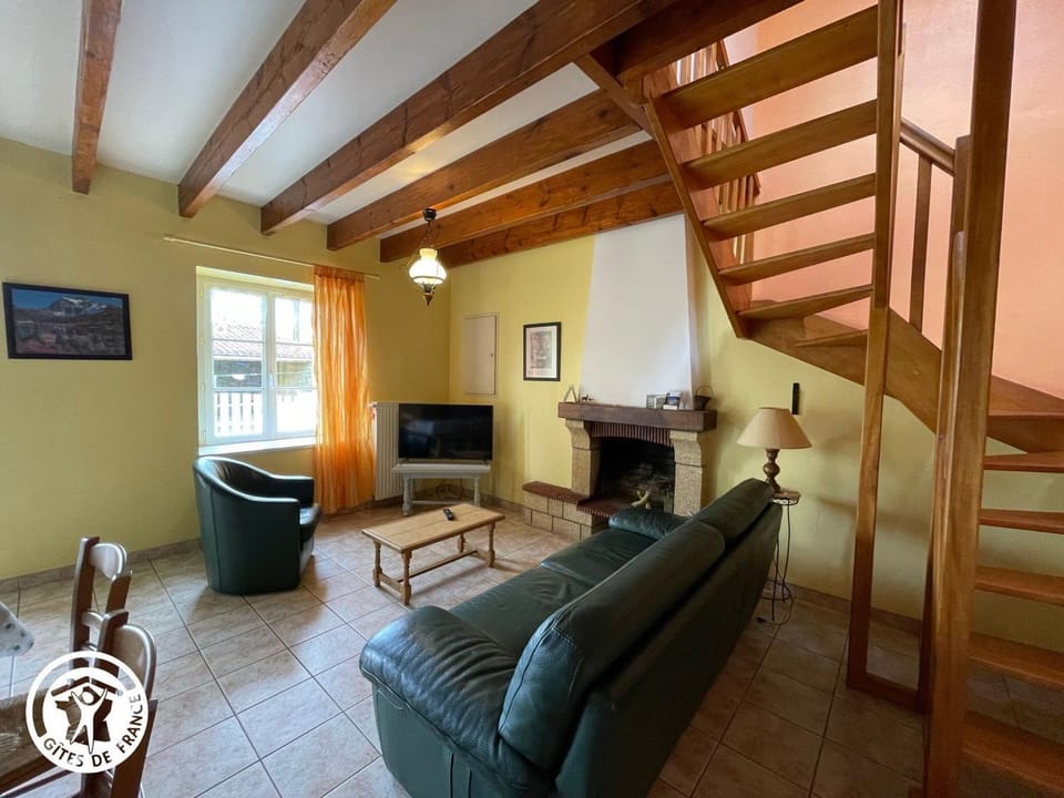 Maison rénovée avec piscine chauffée, jardin clos et Wi-Fi à Saint-Martin-des-Tilleuls - FR-1-426-355 House in Pays de la Loire