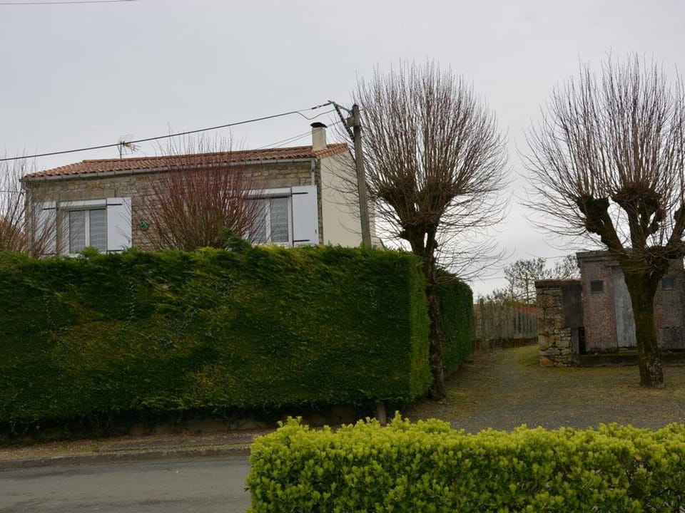 Maison Authentique avec Cour Privée, Wifi et Proximité Activités – Thiré, Vendée - FR-1-426-396 House in Pays de la Loire