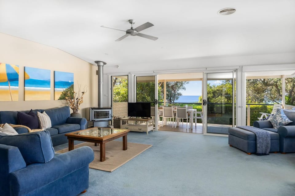 Beachfront Bliss on Mollymook Beach House in Mollymook