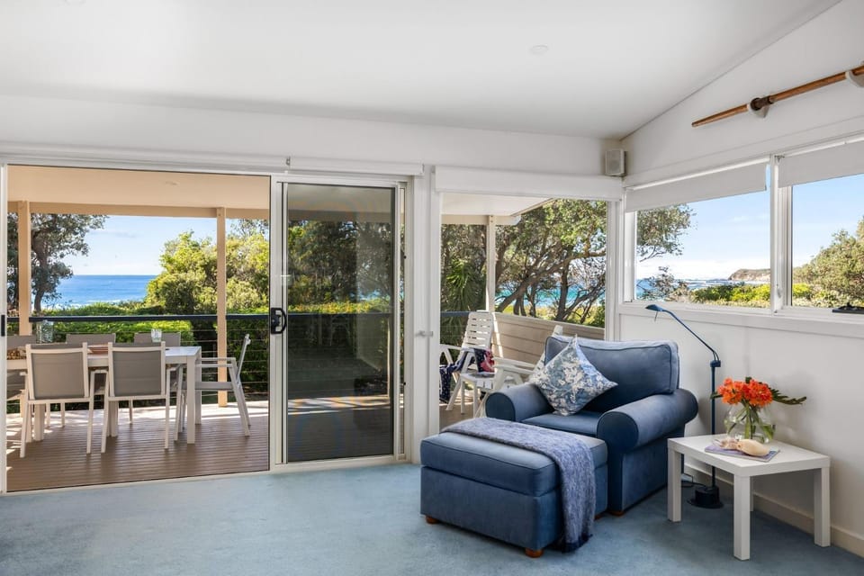 Beachfront Bliss on Mollymook Beach House in Mollymook