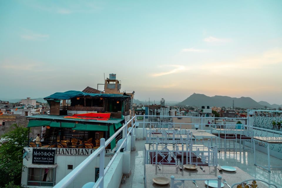 Restaurant/places to eat, Neighbourhood, Balcony/Terrace, City view, Breakfast, Sunset