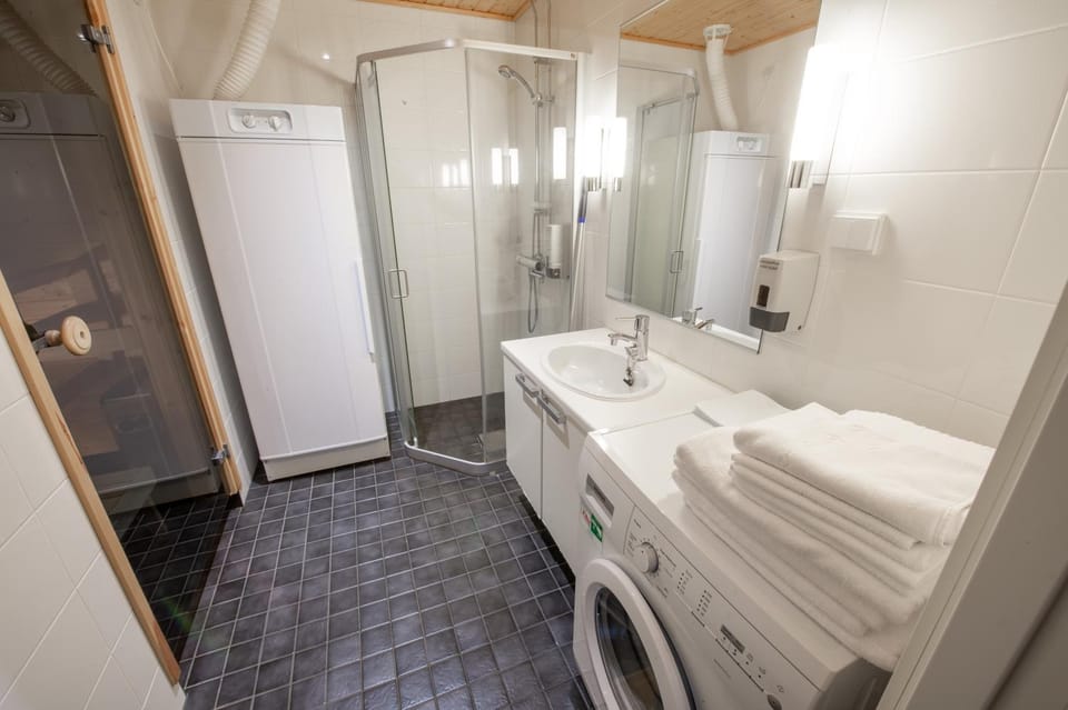 Shower, Bathroom, towels, washing machine