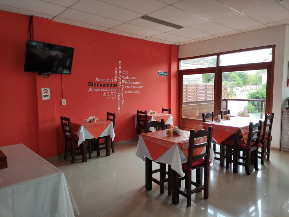 Restaurant/places to eat, Lounge or bar