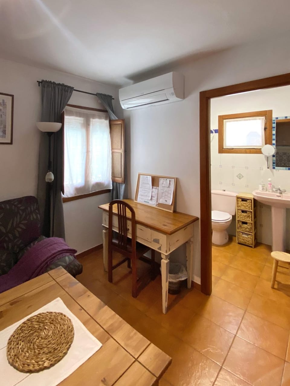 Kitchen or kitchenette, Dining area, air conditioner