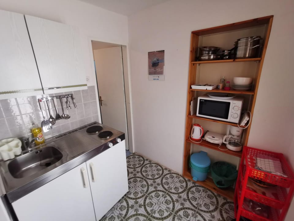 Coffee/tea facilities, Kitchen or kitchenette, minibar, pet friendly, stove
