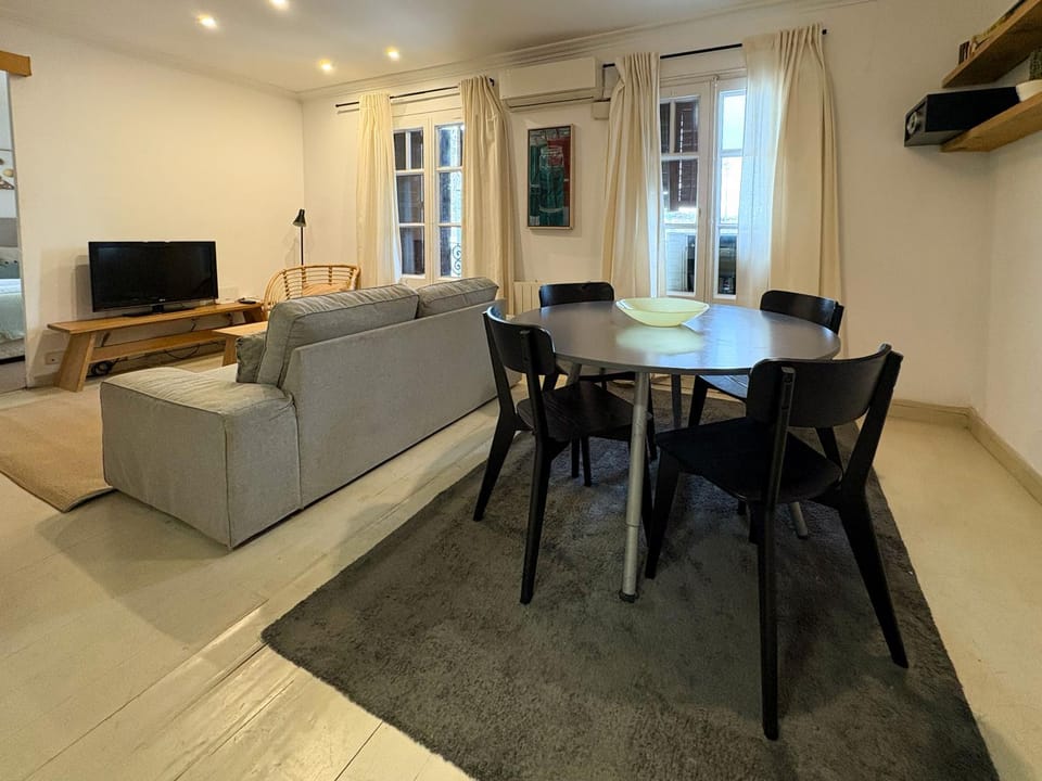 TV and multimedia, Living room, Seating area, Dining area