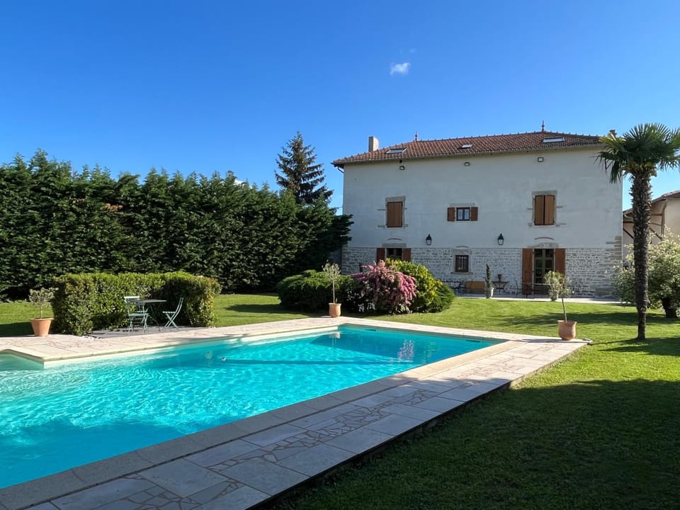 Property building, Garden, Garden view, Pool view, Swimming pool, sunbed