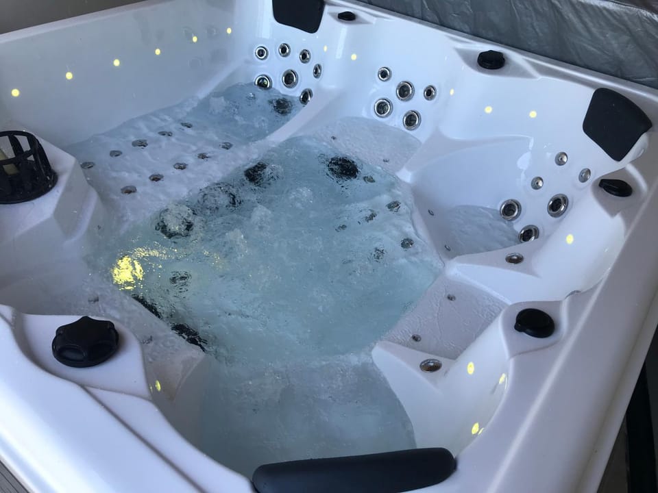 Hot Tub, Spa and wellness centre/facilities