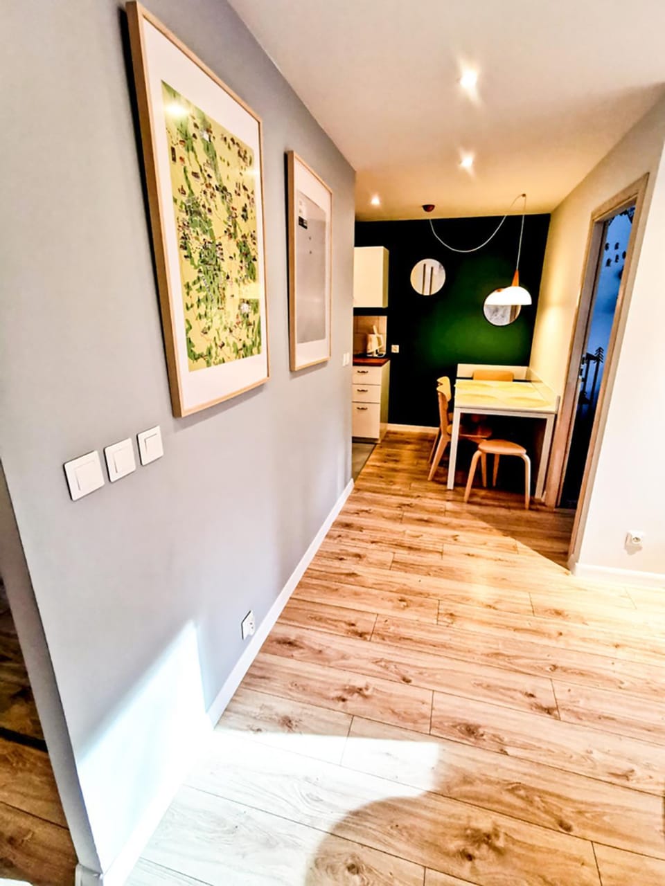 Communal lounge/ TV room, TV and multimedia, Living room, Seating area, Dining area