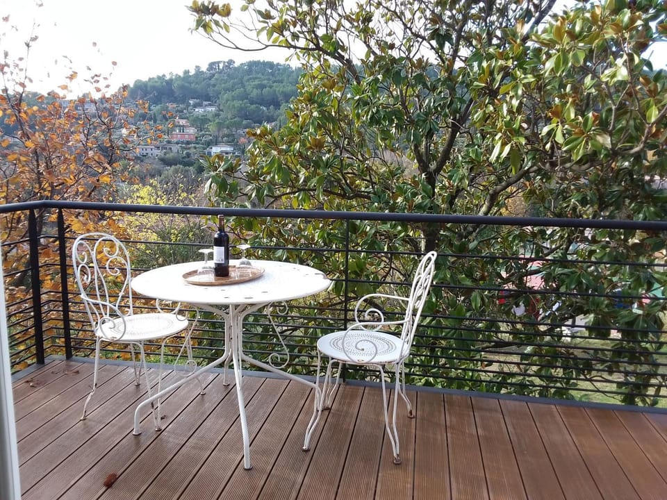 Natural landscape, Balcony/Terrace, Dining area, Garden view