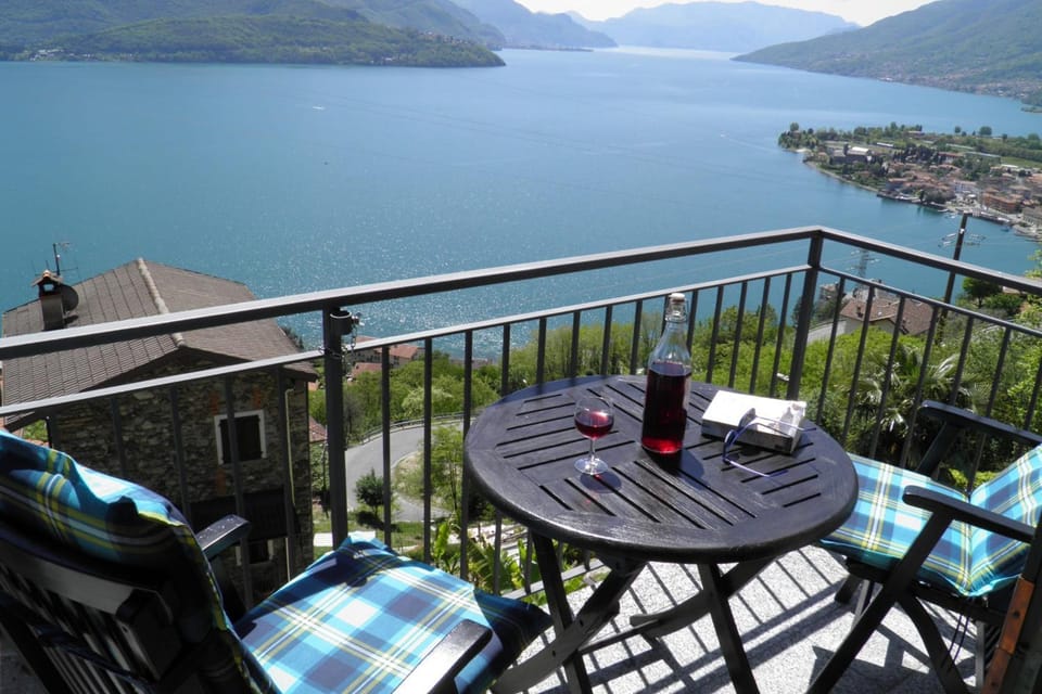 Sangiovese Emiliano Apartment in Colico