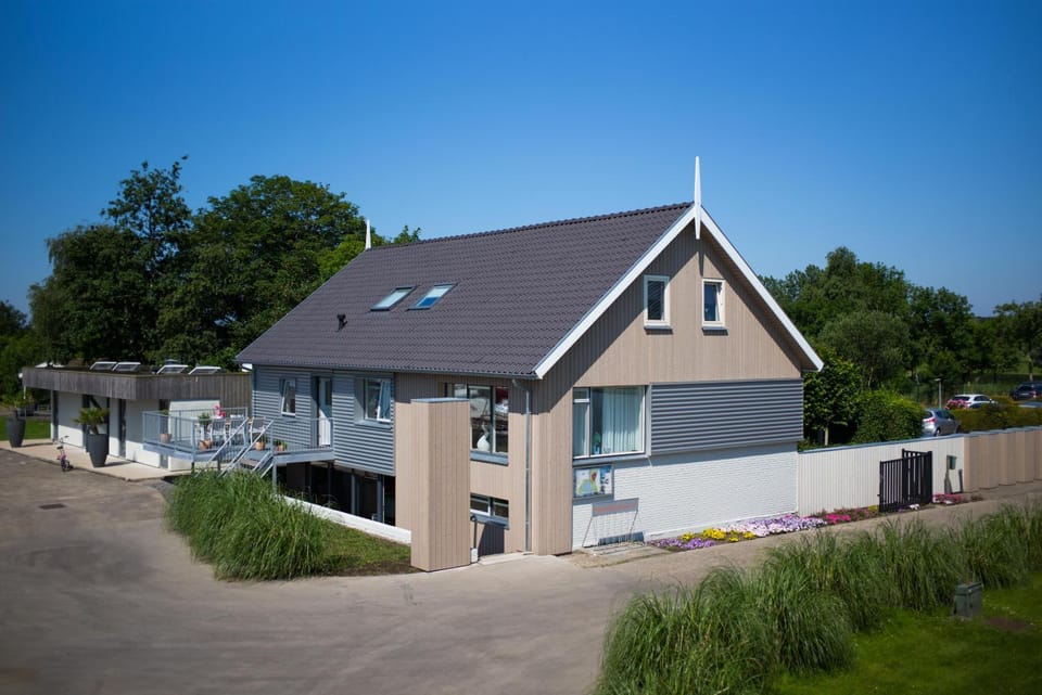 Property building, Day