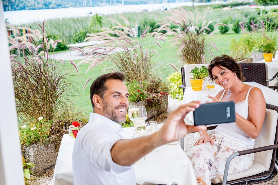 Restaurant/places to eat, Day, People, Natural landscape, Garden, Garden, Guests, Garden view