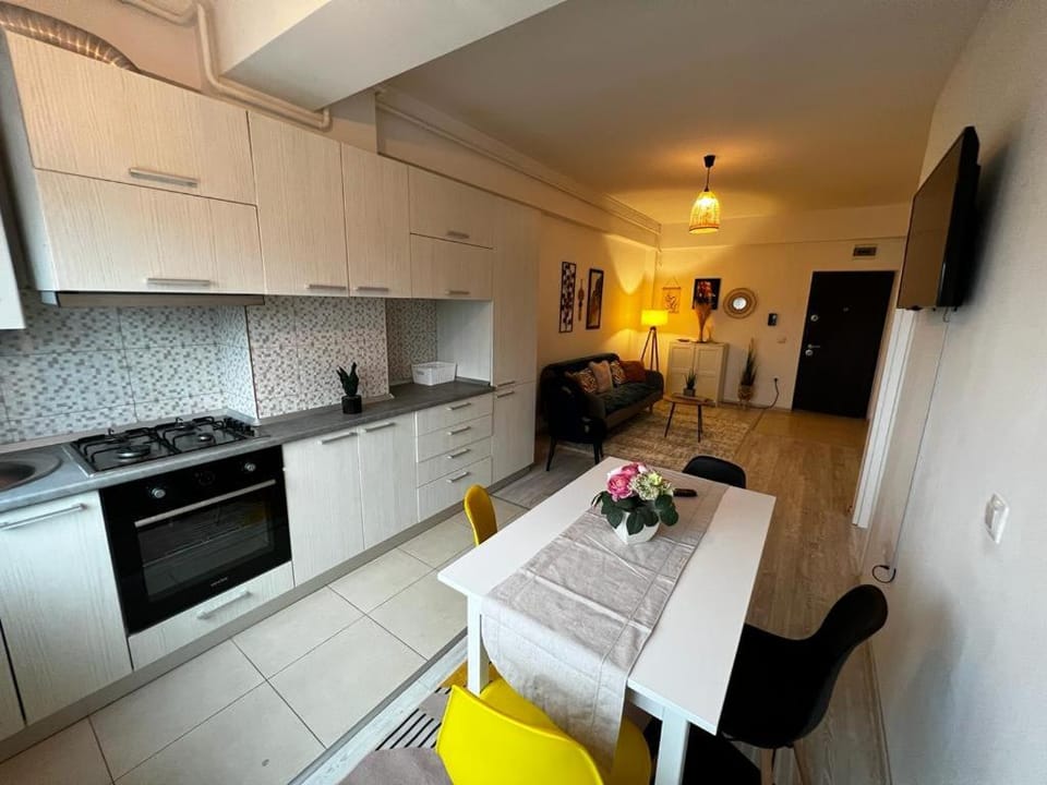 TV and multimedia, Kitchen or kitchenette, Living room, Seating area, Dining area, pet friendly, stove