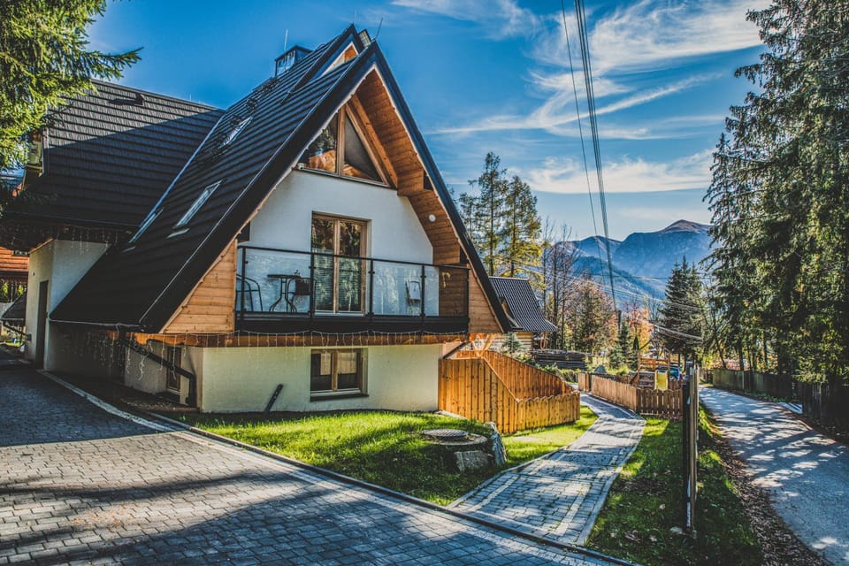 Property building, Day, Mountain view